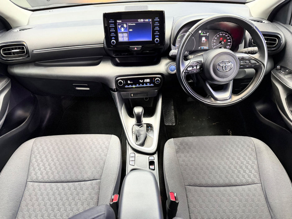 2024 Toyota Yaris - image 16