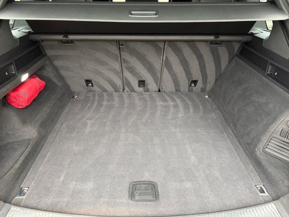 2019 Volkswagen Touareg V6 R-LINE TECH 3.0 TDI **286 BHP**REVERSE CAMERA**BODY KIT**BLACK PACK**XENONS**MEMORY SEATS**FSH**MINT** €52,750