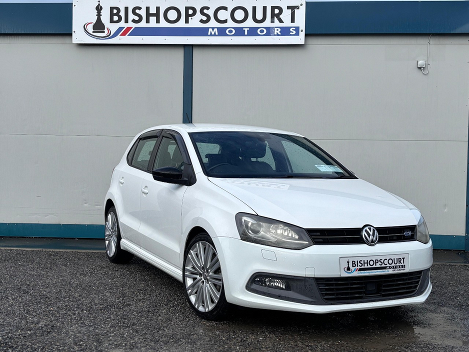 2015 Volkswagen Polo - image 2