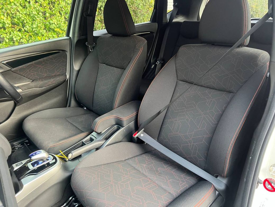 2016 Honda Fit SPORT 1.5 HYBIRD AUTO // REVERSE CAMERA // DIAMOND CUT ALLOYS // DIGITAL CLIMATE CONTROL €10,900