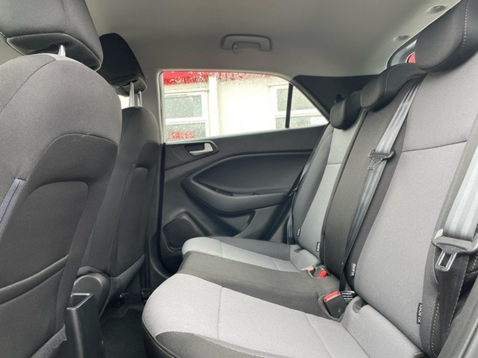 2017 Hyundai i20 - image 7