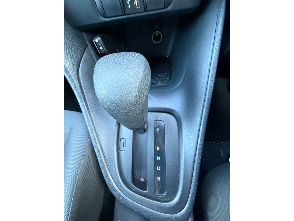 2021 Toyota Yaris - image 15