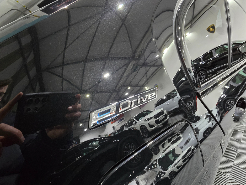 2019 BMW 5 Series - image 31