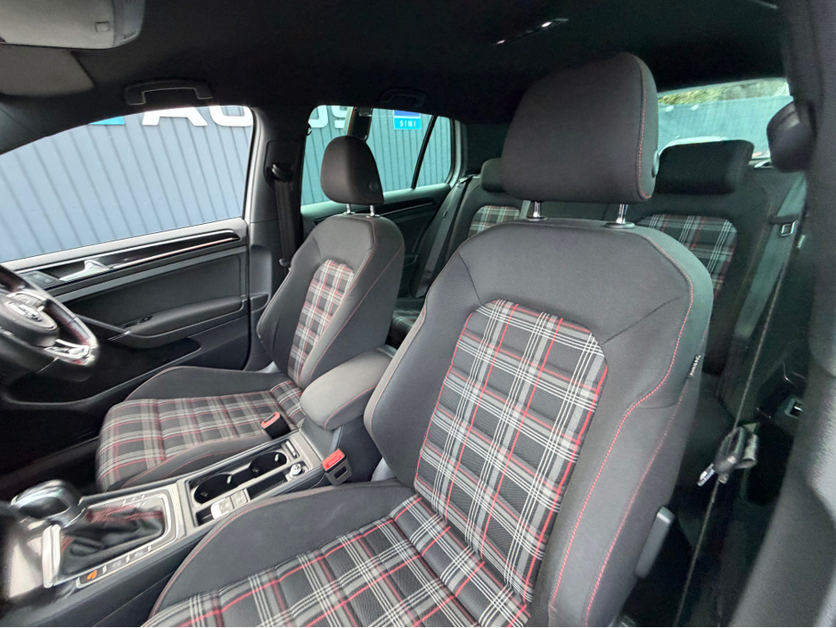2017 Volkswagen Golf - image 42