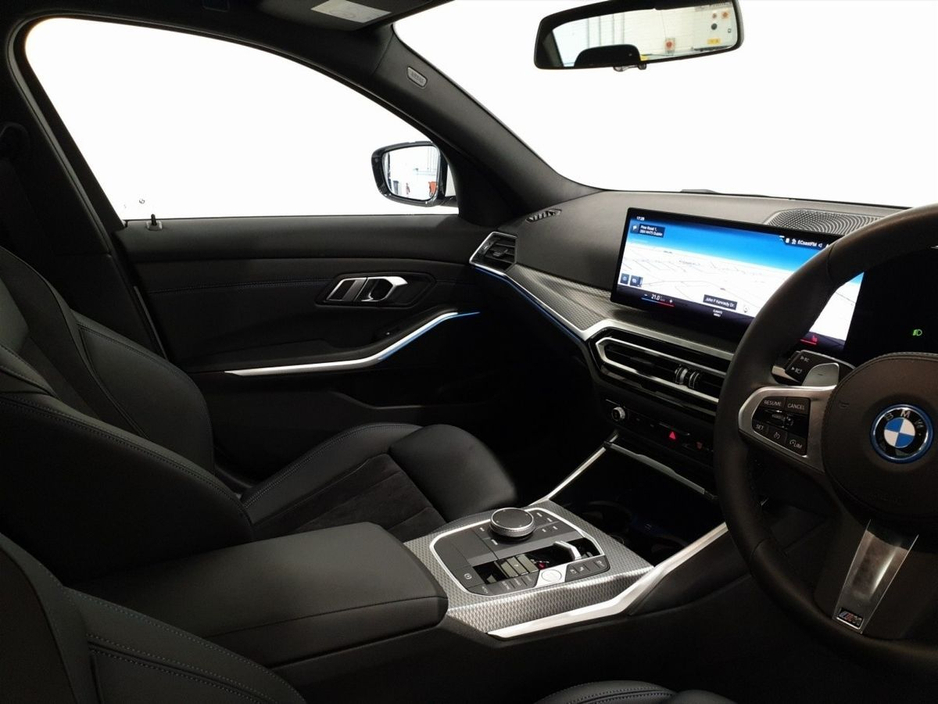 2023 BMW 3 Series - image 12