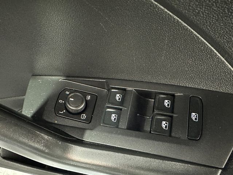 2023 Volkswagen T-Cross - image 20