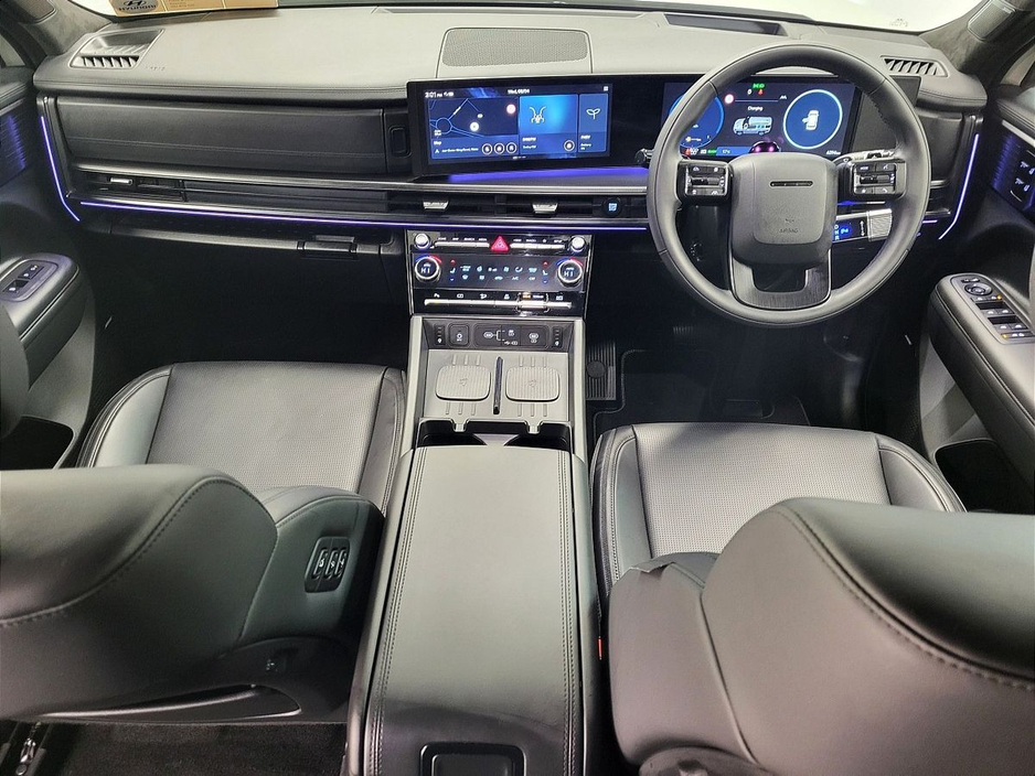 2025 Hyundai Santa Fe - image 4