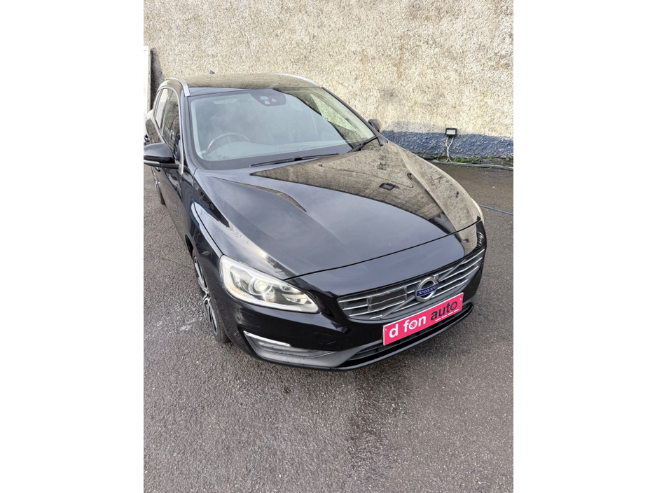 2015 Volvo V60 - image 2