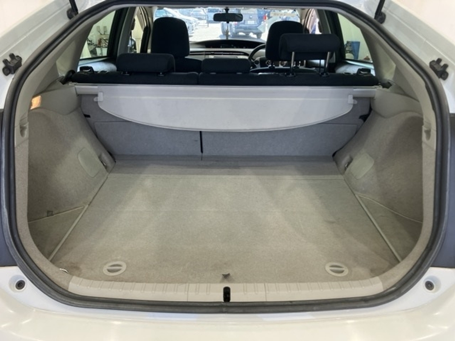 2015 Toyota Prius - image 3