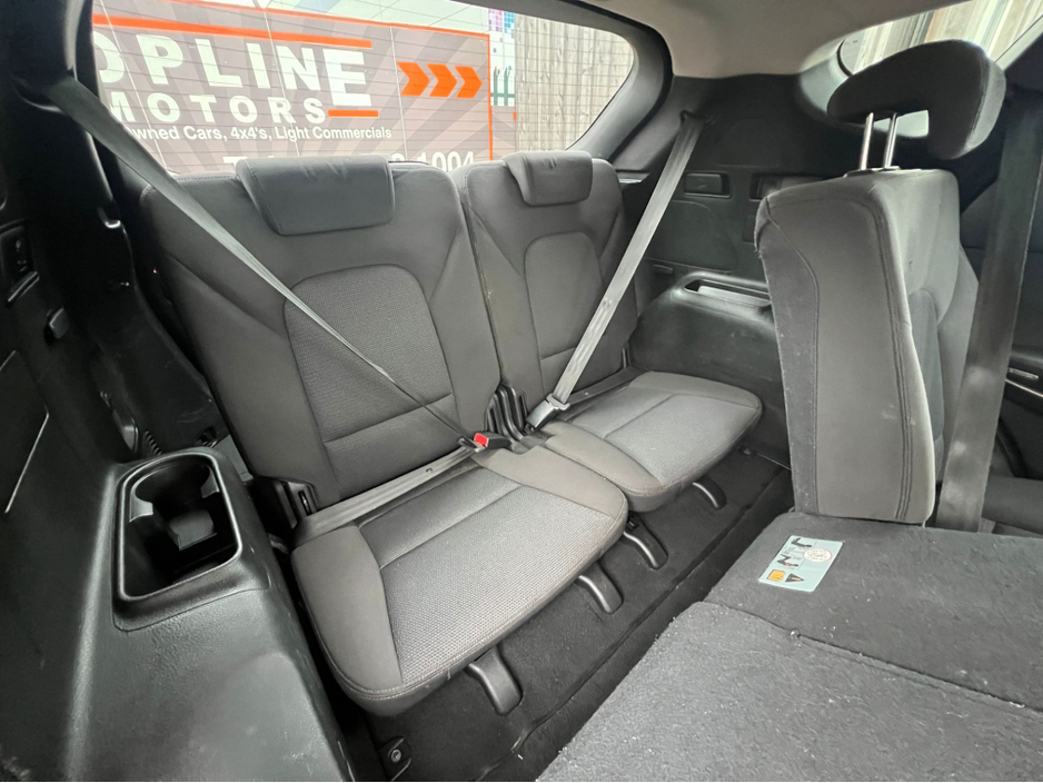 2015 Hyundai Santa Fe - image 12