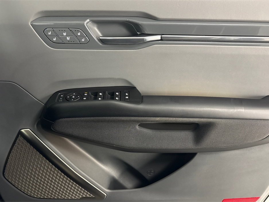 2023 Kia EV9 GT LINE 7 SEATER AWD**PANORAMIC ROOF**HEATED & COOLED LEATHER ELECTRIC SEATS**DRIVER MASSAGE SEAT**DIGITAL DASH**APPLE CAR PLAY MEDIA**REVERSE CAMERA**PARKING SENSORS**360 DEGREE CAMERAS**DRIVE MODES* €63,495