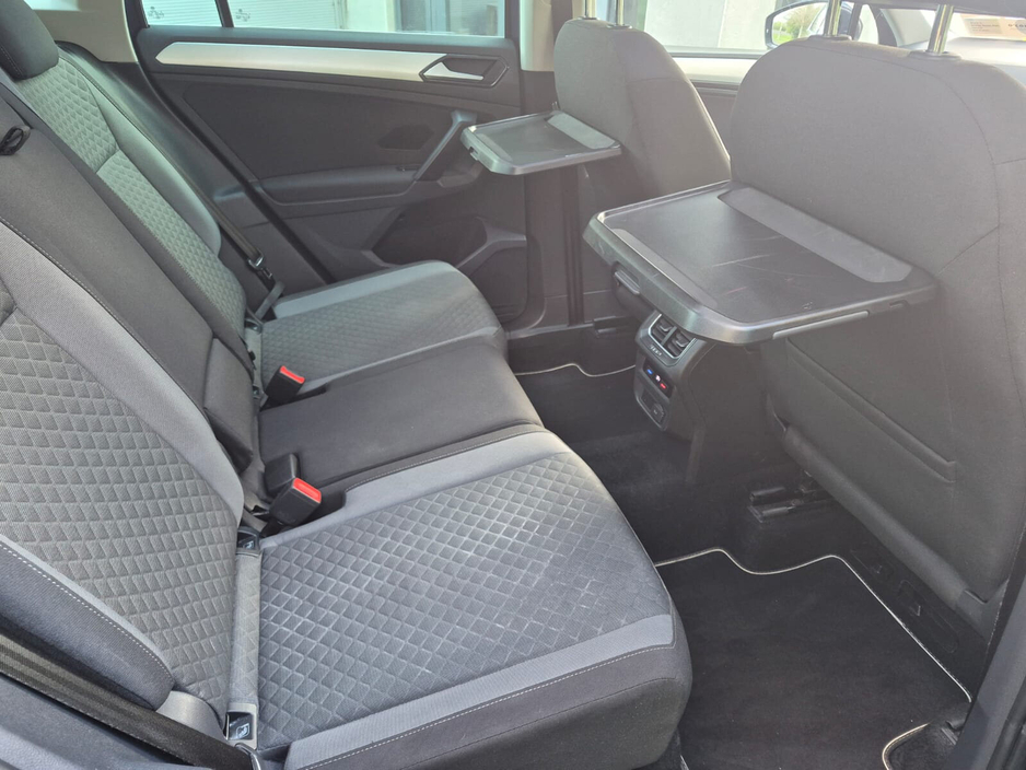 2017 Volkswagen Tiguan - image 20