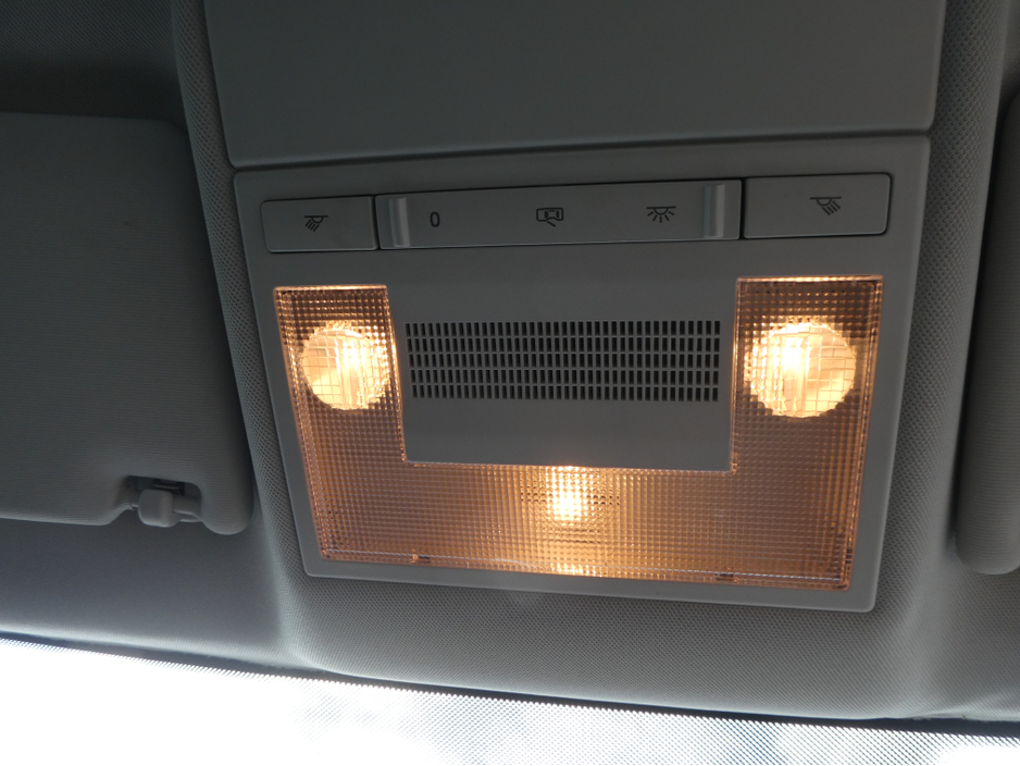 2016 Volkswagen Polo - image 28