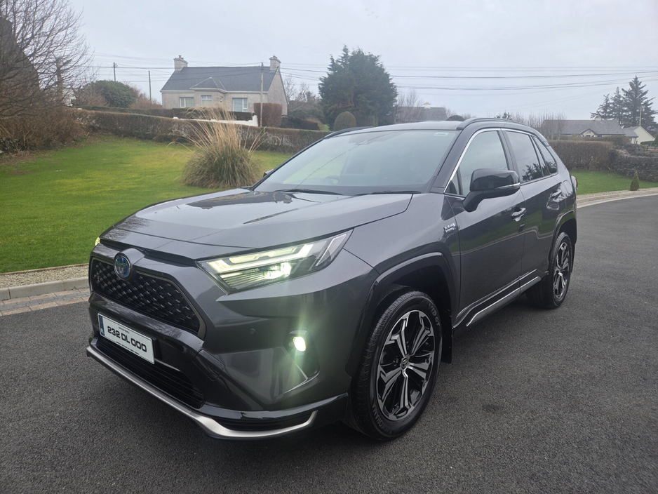 2023 Toyota Rav4 - image 2