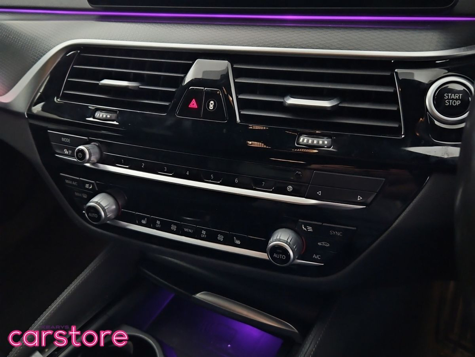 2021 BMW 5 Series - image 20