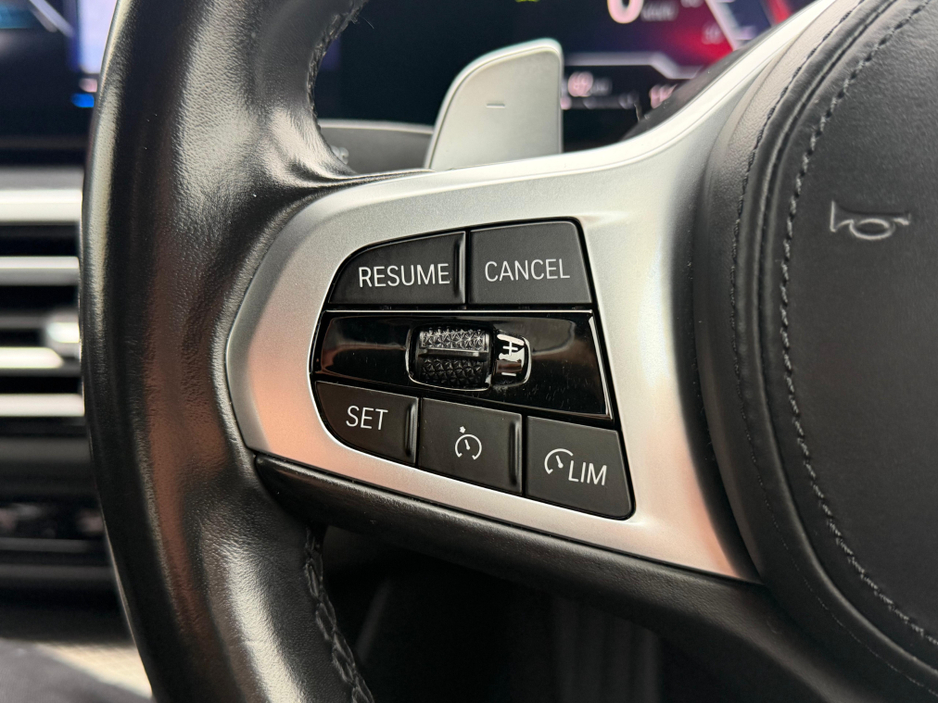 2023 BMW 3 Series - image 24