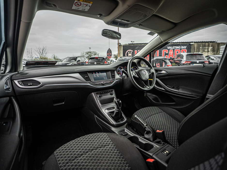 2016 Opel Astra - image 10