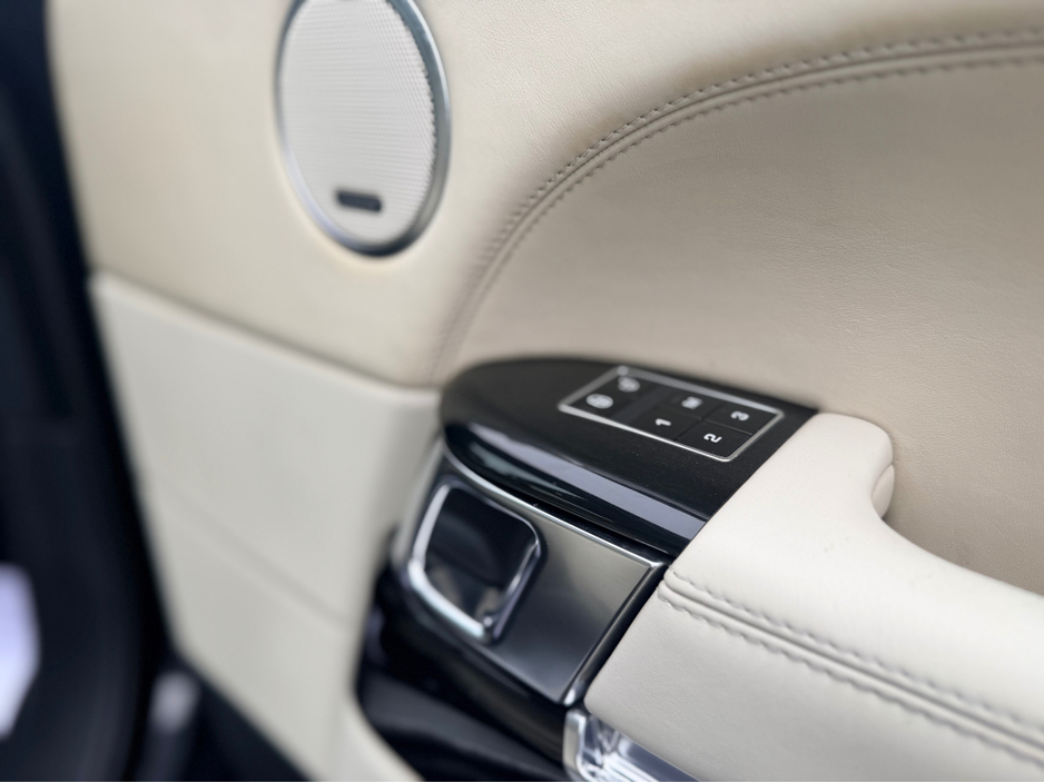 2013 Land Rover Range Rover - image 24