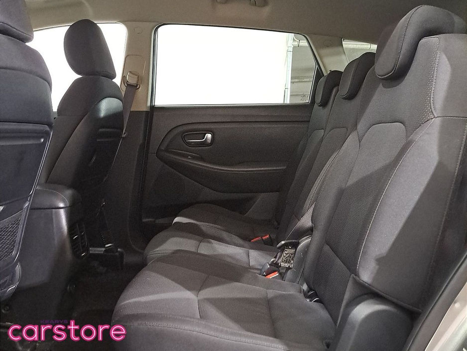 2016 Kia Carens - image 10