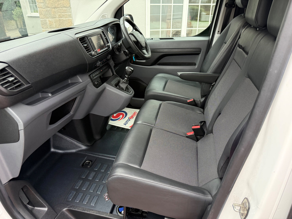 2020 Citroen Dispatch - image 18