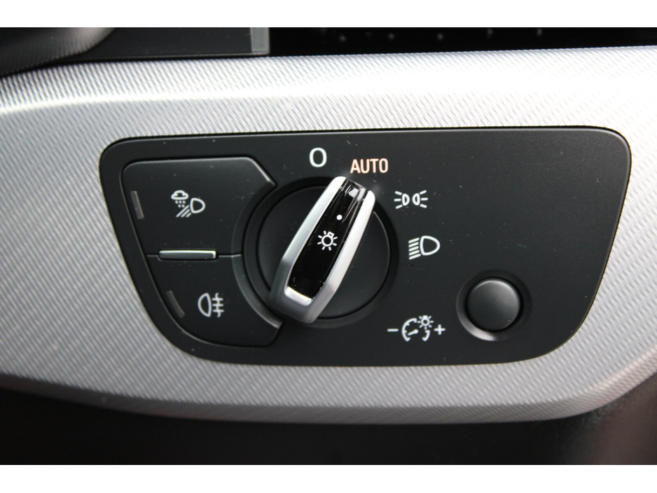 2017 Audi A4 - image 17