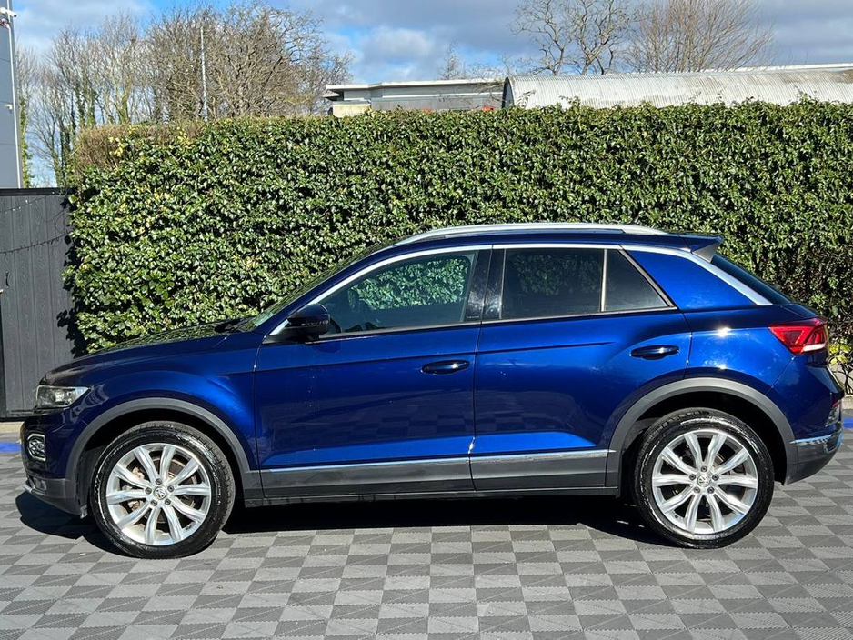 2020 Volkswagen T-Roc - image 3