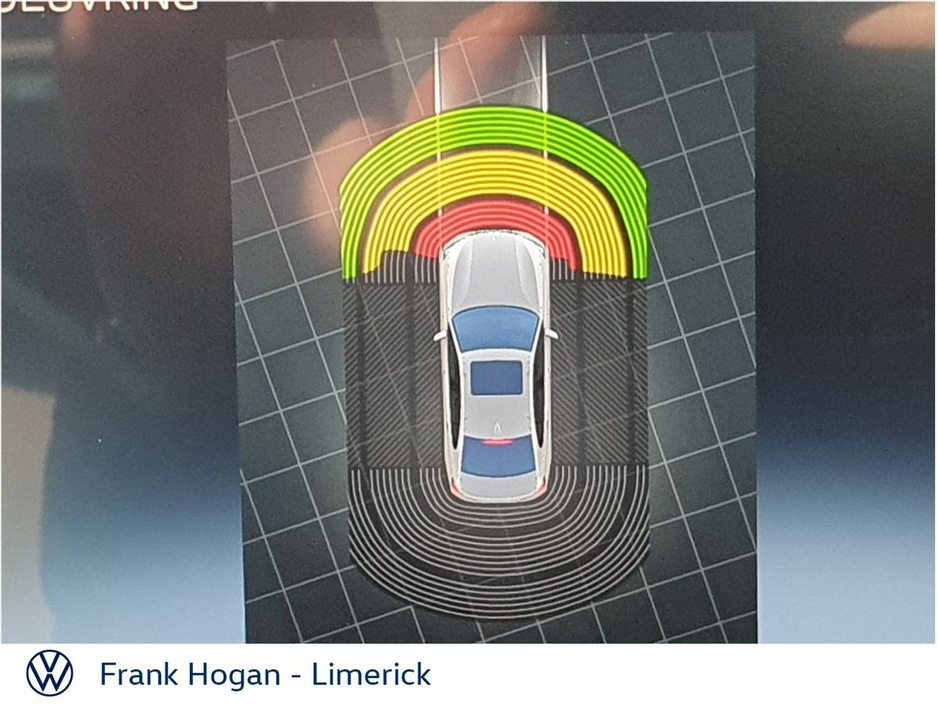 2025 BMW 3 Series - image 13