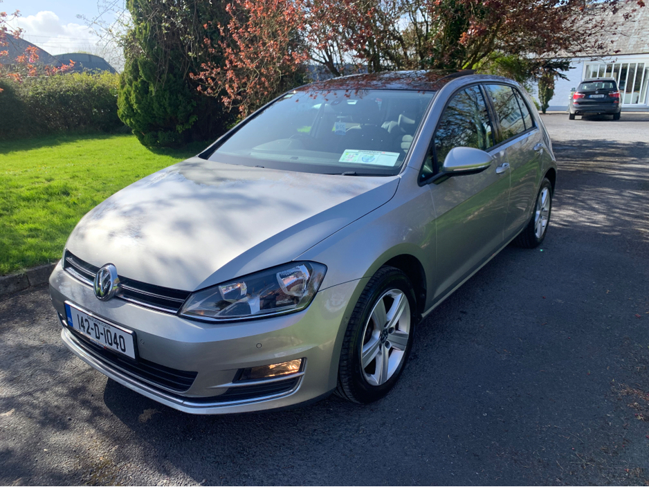 2014 Volkswagen Golf - image 2