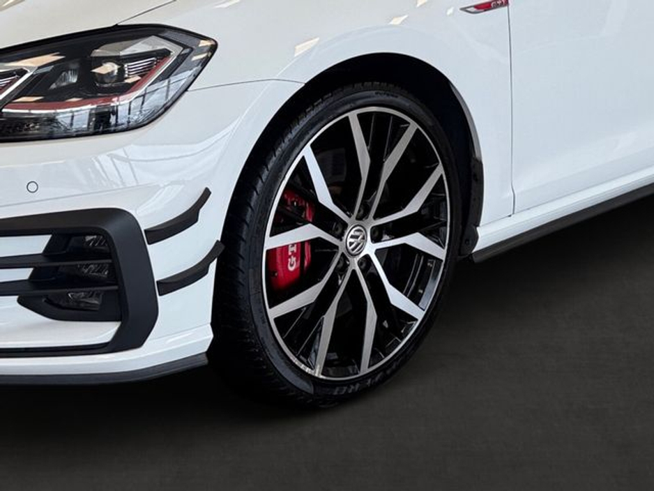 2019 Volkswagen Golf - image 10