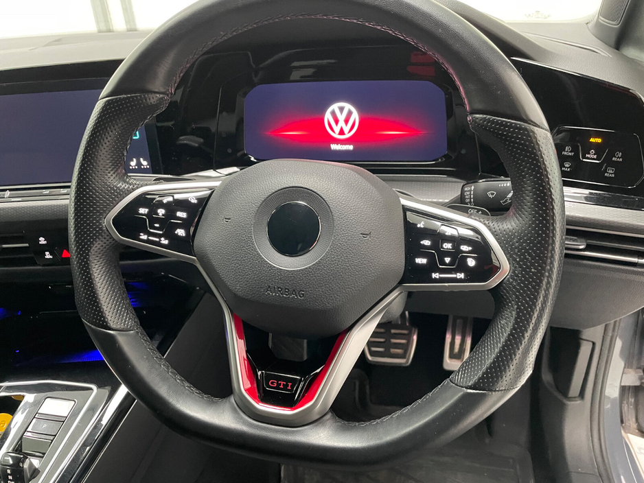 2022 Volkswagen Golf - image 10