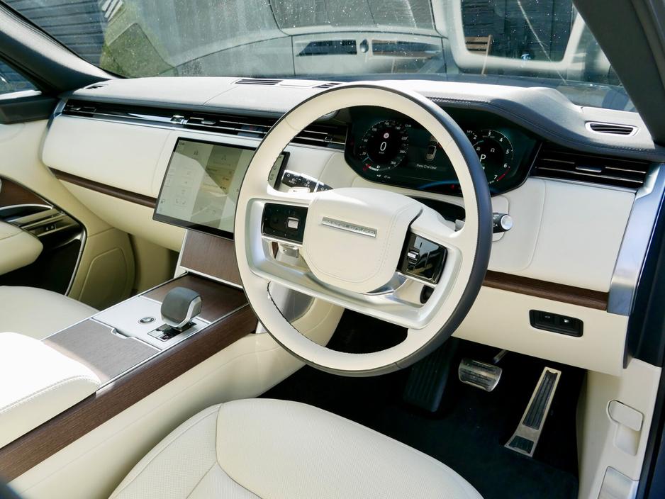 2025 Land Rover Range Rover - image 9
