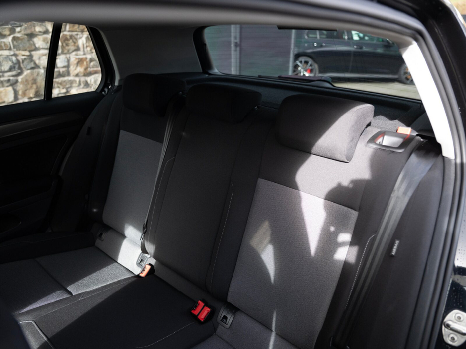 2014 Volkswagen Golf - image 27