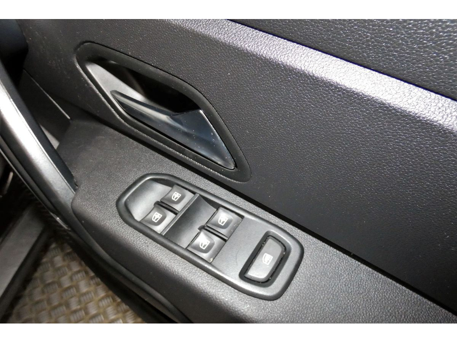 2020 Dacia Duster - image 18