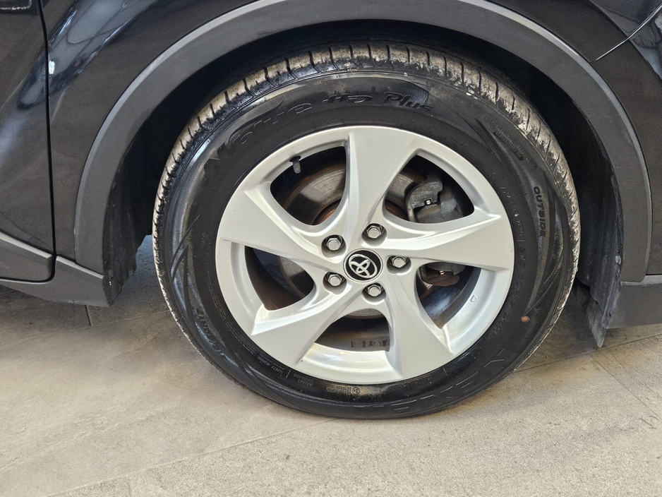 2018 Toyota C-HR - image 5