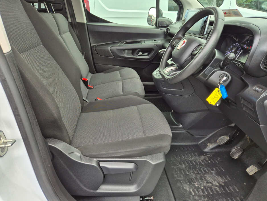 2023 Fiat Doblo - image 11