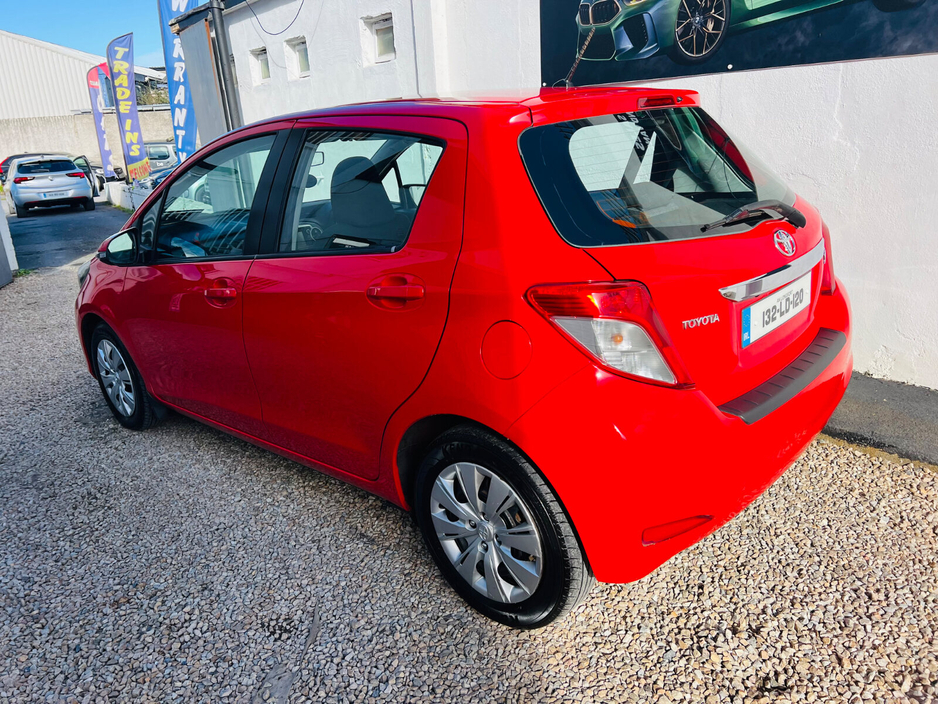 2013 Toyota Yaris - image 3