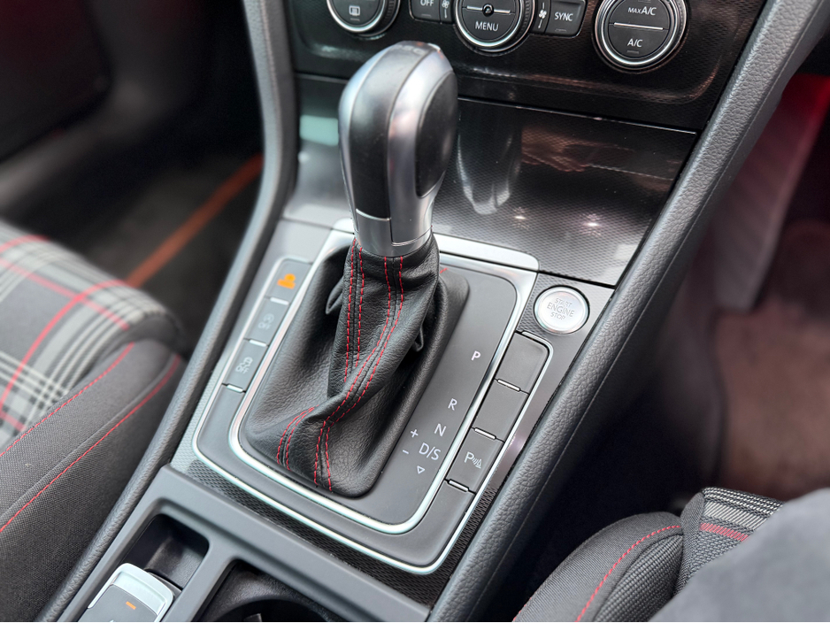 2017 Volkswagen Golf - image 28