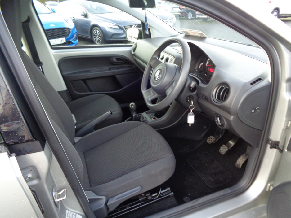 2015 Volkswagen up! - image 5