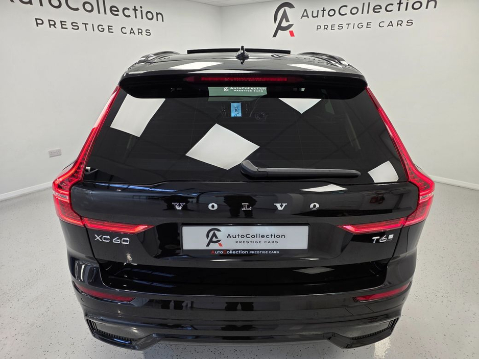 2025 Volvo XC60 - image 4