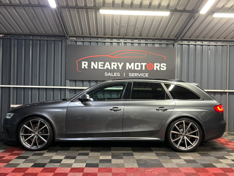 2015 Audi RS4 - image 3