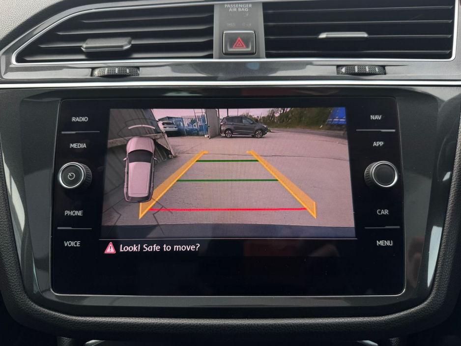 2018 Volkswagen Tiguan - image 30