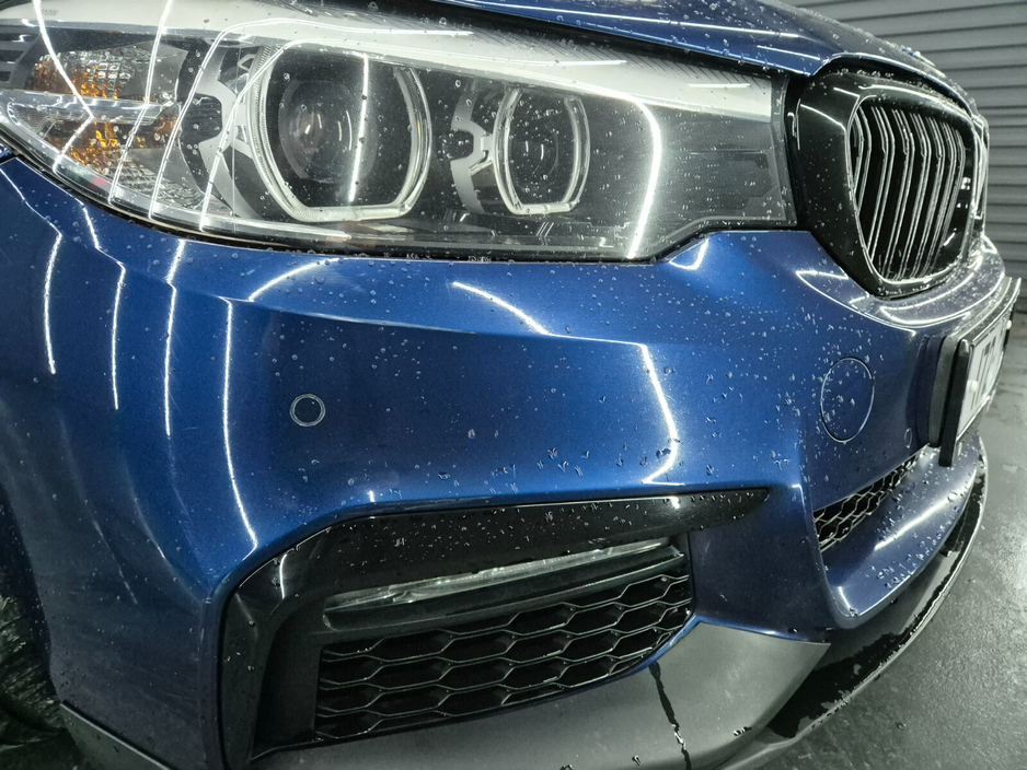 2017 BMW 5 Series - image 3