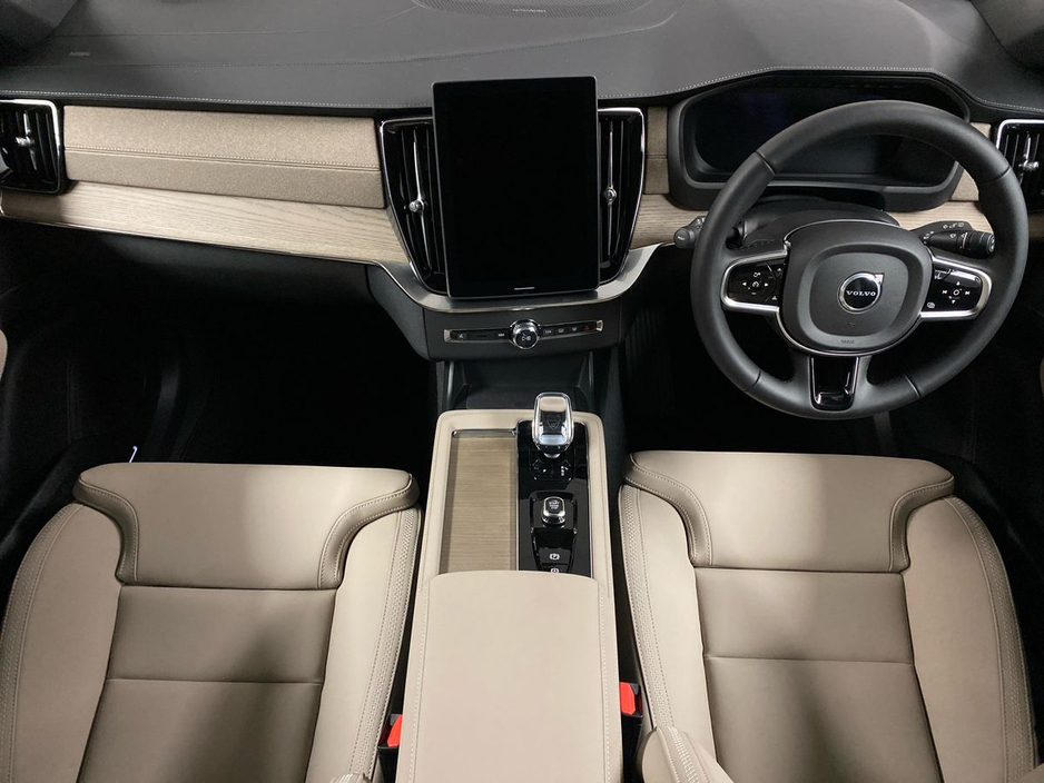 2026 Volvo XC90 - image 13