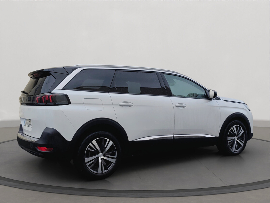2025 Peugeot 5008 - image 12