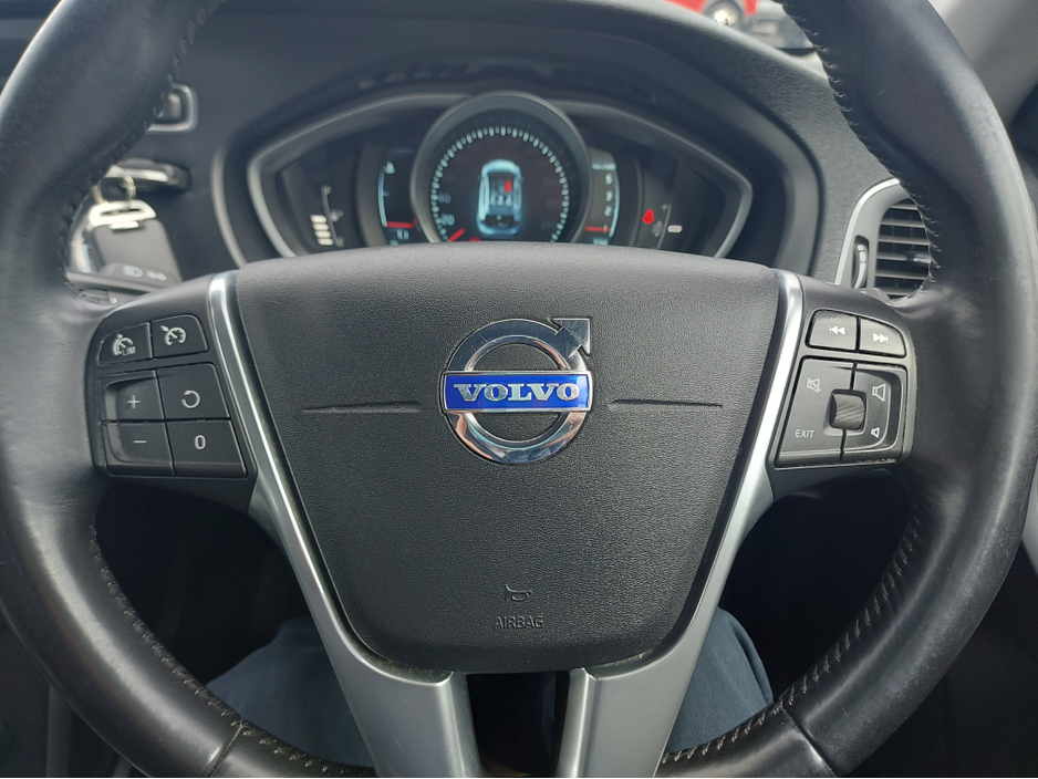 2014 Volvo V40 - image 18