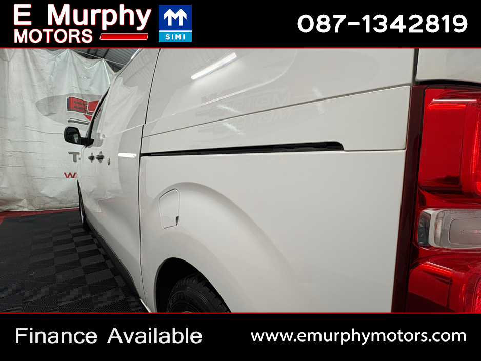 2020 Vauxhall Vivaro - image 24