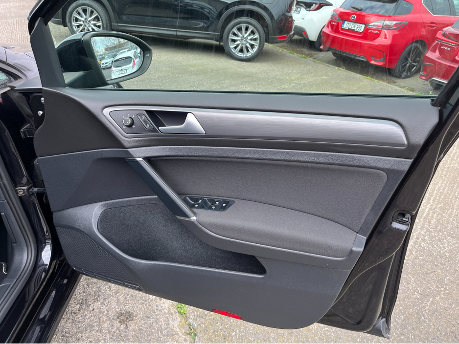 2018 Volkswagen Golf - image 12