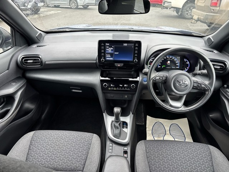 2024 Toyota Yaris Cross - image 8