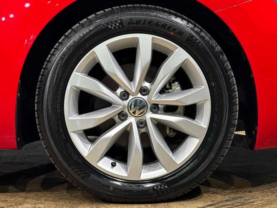 2019 Volkswagen Beetle - image 10