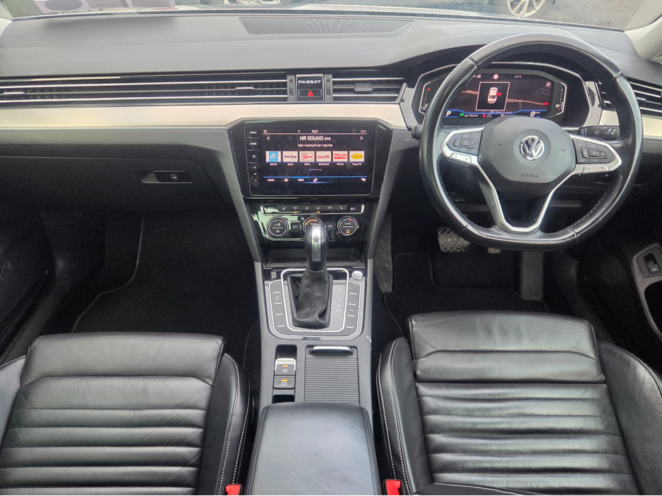 2020 Volkswagen Passat - image 4